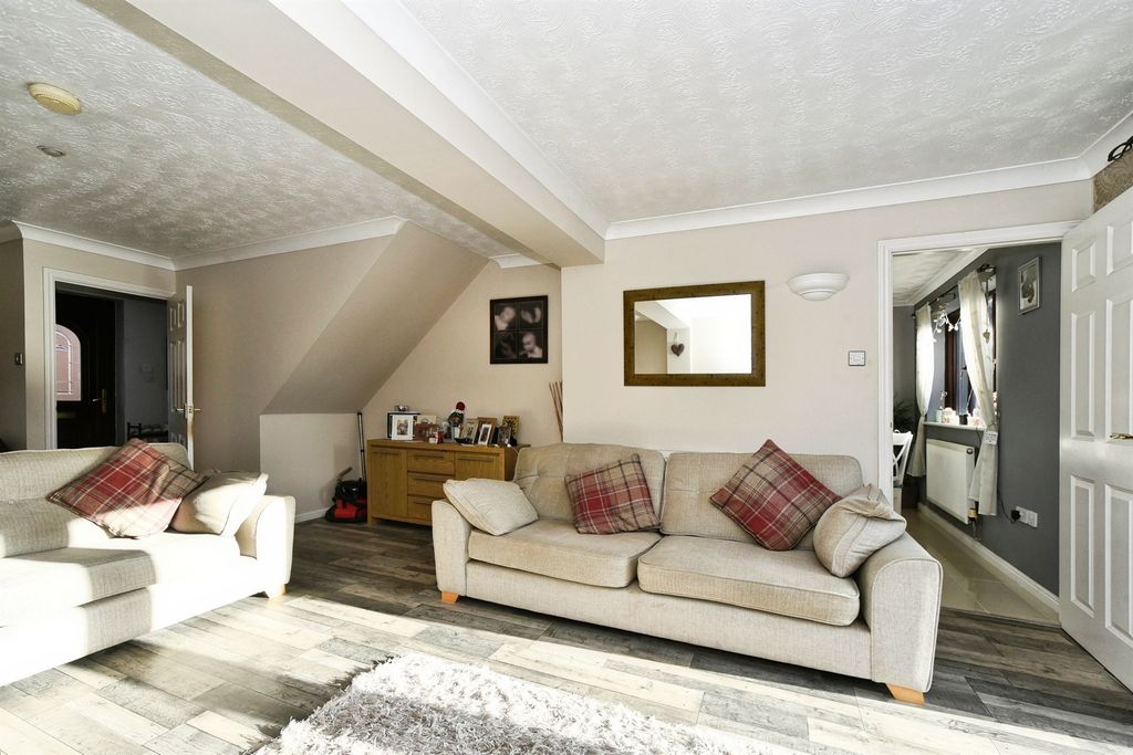 Additional image 5 of 4 bed detached house for saleBoundary Close, Swindon SN2