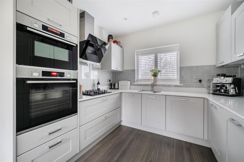 Additional image 7 of 3 bed detached house for saleStirling Close Crowthorne, Berkshire RG45