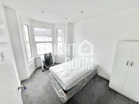 Room 5, Grosvenor Road, Forest Gate, London E7, Room to rent