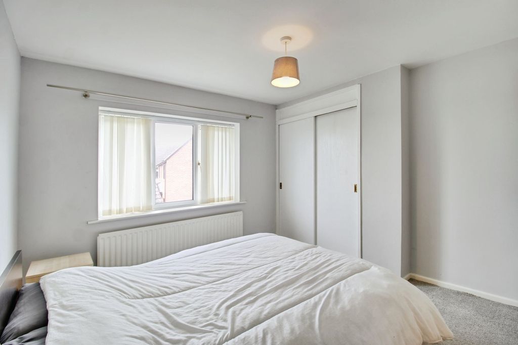 3 bed detached house for saleYew Tree Gardens, South Marston SN3 photo 4