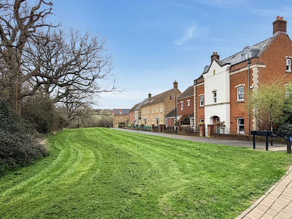 Additional image 2 of 5 bed detached house for saleEast Wichel Way, Swindon SN1