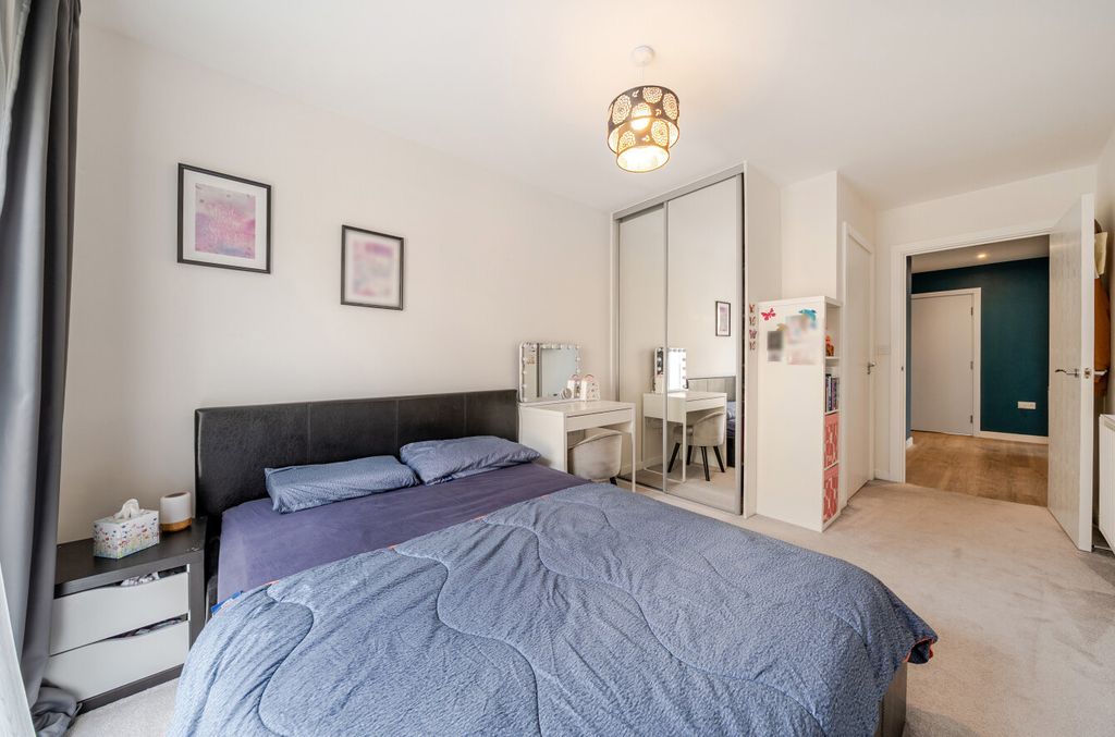 Additional image 14 of 2 bed flat for saleBroad Lane, Bracknell, Berkshire RG12