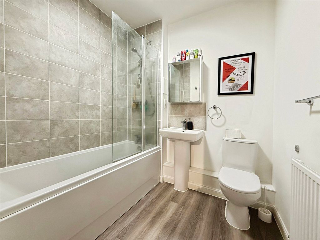 Additional image 5 of 2 bed flat for saleEdrich Grange, Crowthorne, Berkshire RG45