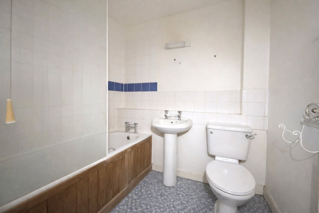 2 bed flat for saleAnders Corner, Bracknell, Berkshire RG42 photo 5