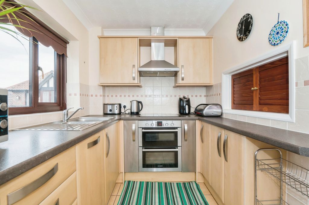 Additional image 3 of 1 bed flat for saleKingsmead, Lower Common Road, West Wellow, Romsey SO51