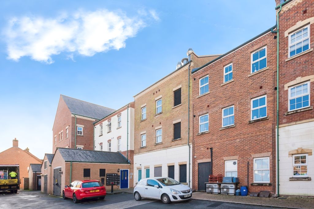 Additional image 9 of 2 bed flat for saleStaldon Court, Swindon, Wiltshire SN1
