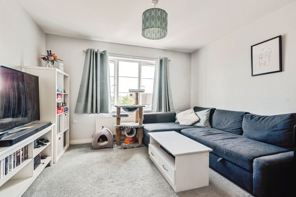 2 bed flat for salePoseidon Close, Swindon SN25 photo 3