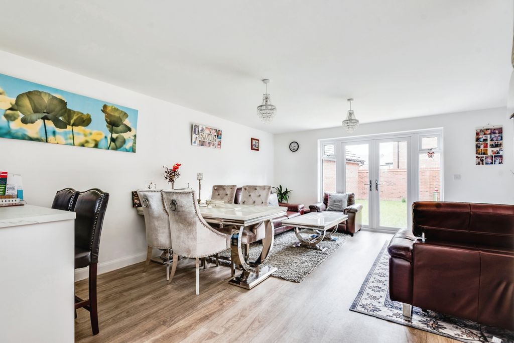 Additional image 2 of 4 bed detached house for saleScott Way, Swindon SN1