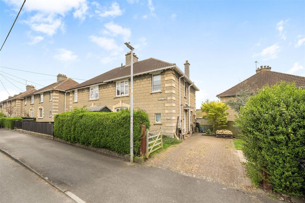 3 bed semi-detached house for saleLeaze Road, Melksham SN12