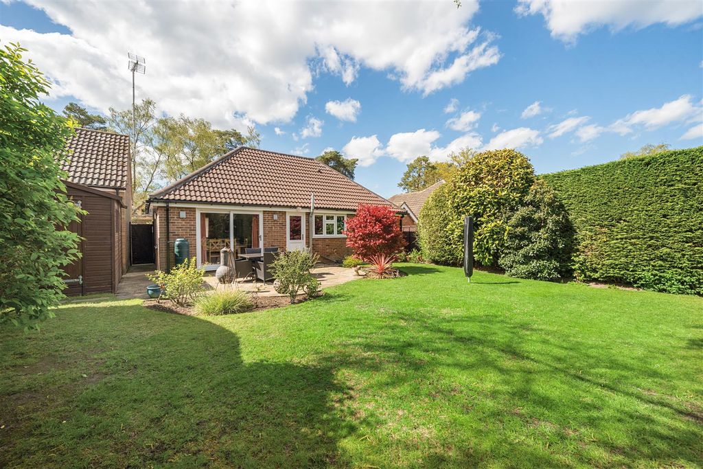 Additional image 3 of 3 bed detached bungalow for saleWiltshire Avenue, Crowthorne, Berkshire RG45