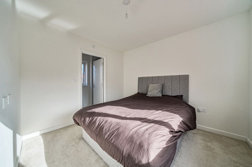 Additional image 10 of 4 bed semi-detached house for saleHeythorp Park, Binfield, Bracknell, Berkshire RG42