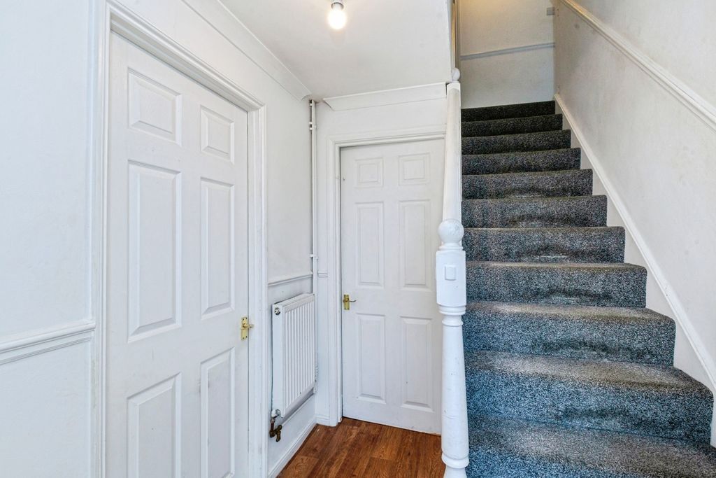 Additional image 7 of 3 bed end terrace house for saleCalfridus Way, Bracknell, Berkshire RG12
