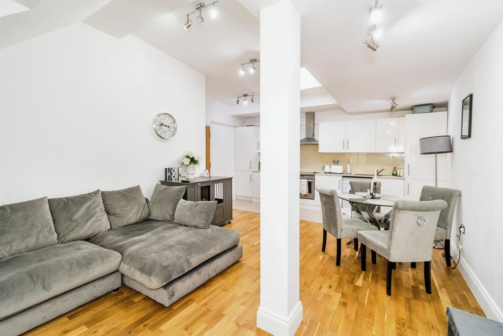 Additional image 7 of 2 bed flat for saleAbbey Walk, Romsey SO51