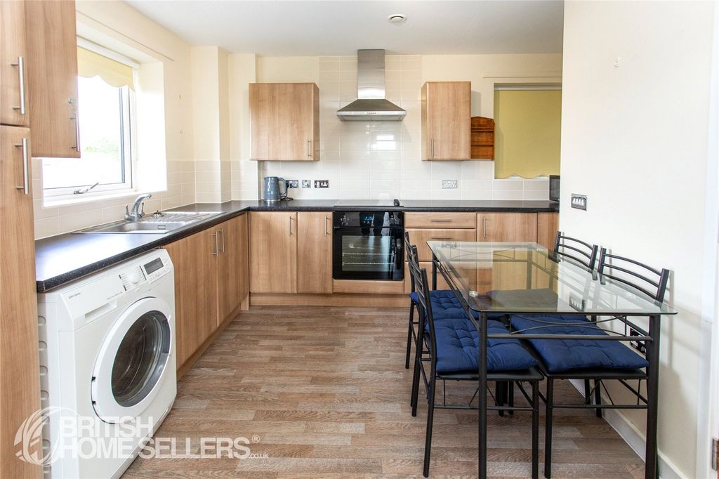 2 bed flat for saleJohnstone Close, Bracknell, Berkshire RG12 photo 5