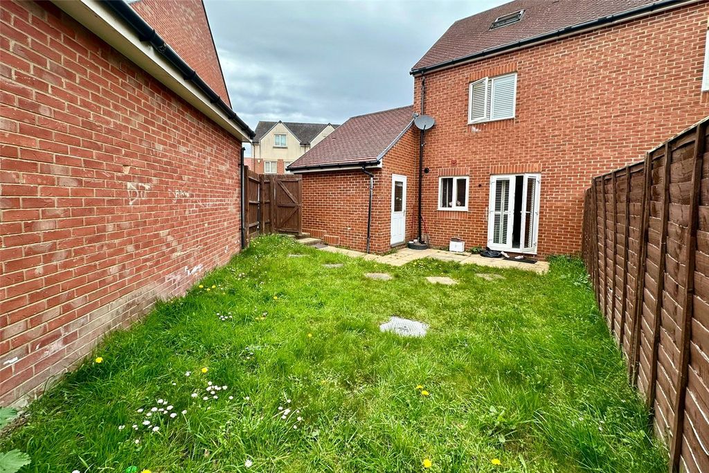 Additional image 13 of 3 bed semi-detached house for saleCuckoo Lane, Bracknell, Berkshire RG12