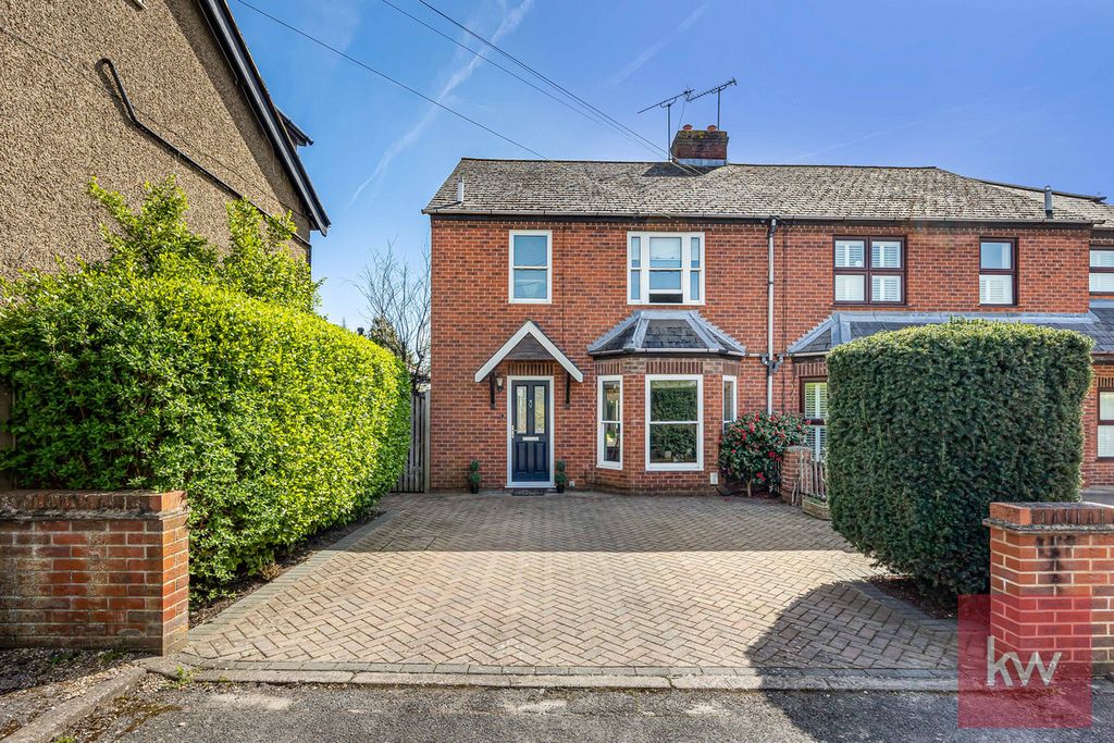 3 bed semi-detached house for saleRutland Place, Maidenhead, Berkshire SL6