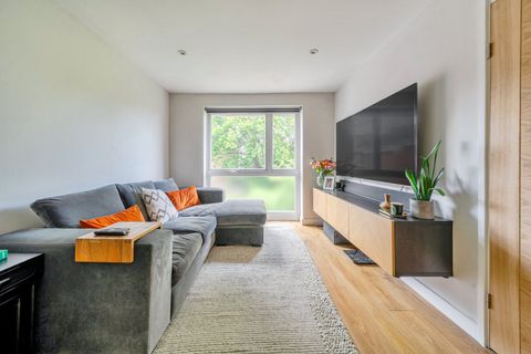 Ravensmede Way, Chiswick, London W4