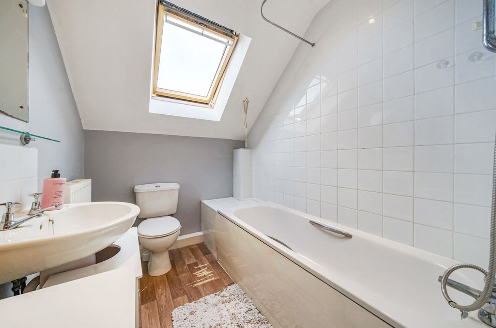 Additional image 10 of 2 bed flat for saleRoebuck Estate, Binfield, Bracknell, Berkshire RG42