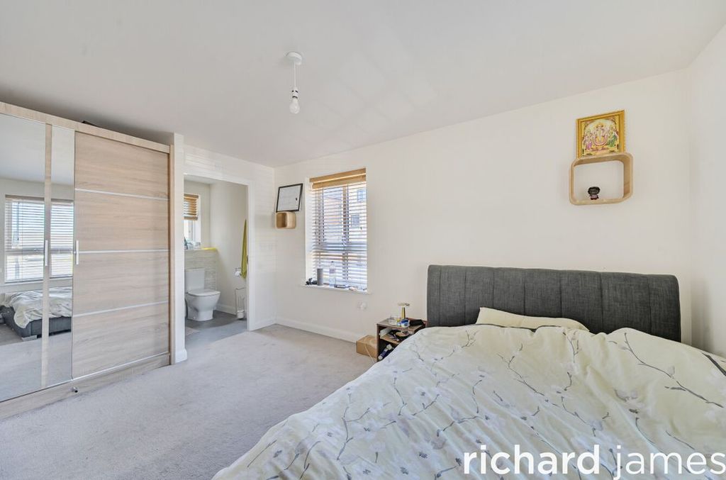 Additional image 7 of 2 bed flat for saleChaddington Strand, Swindon SN1