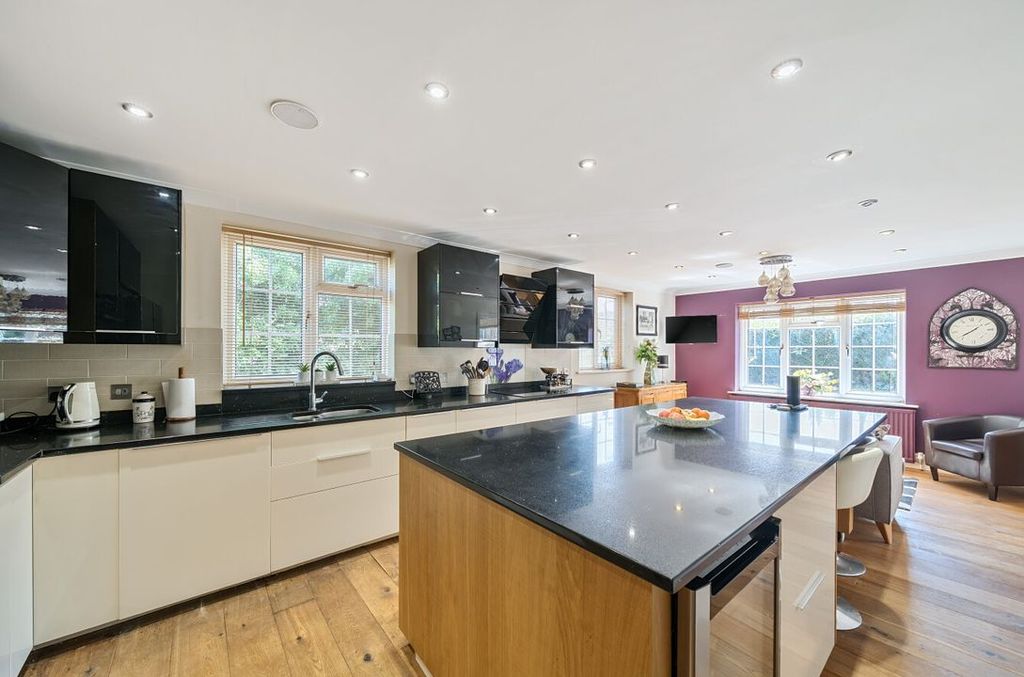 Additional image 8 of 5 bed detached house for saleNew Road, Chiseldon, Swindon SN4