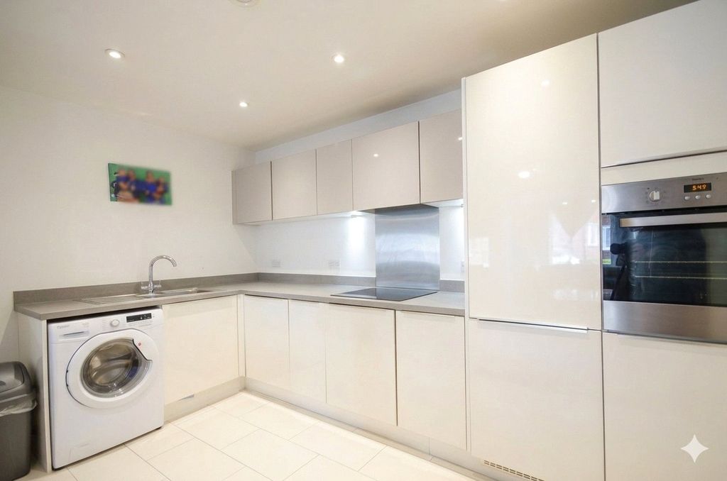 Additional image 5 of 2 bed flat for saleBurlington Mansions, Sullivan Road, Camberley GU15