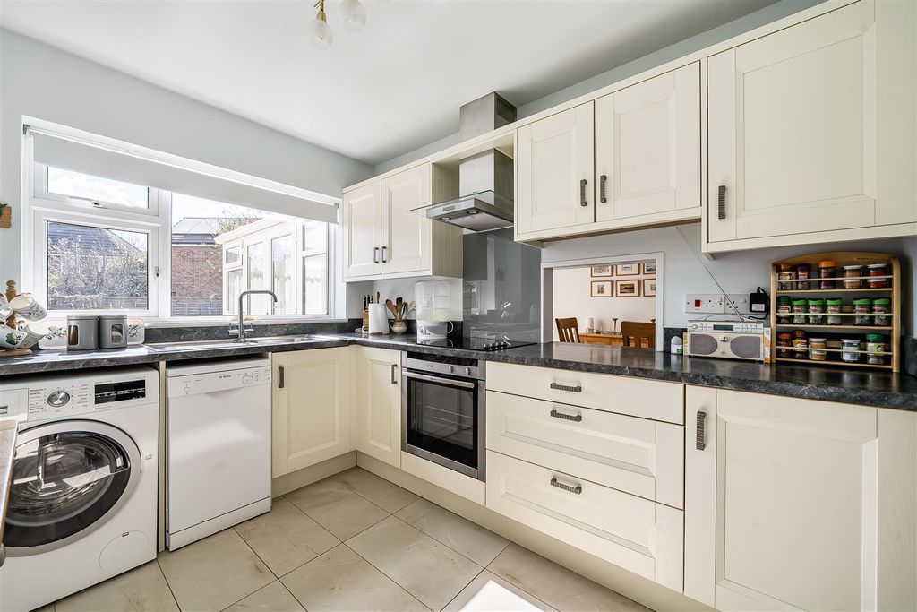 Additional image 3 of 4 bed detached house for saleSalisbury Close, Chippenham SN14