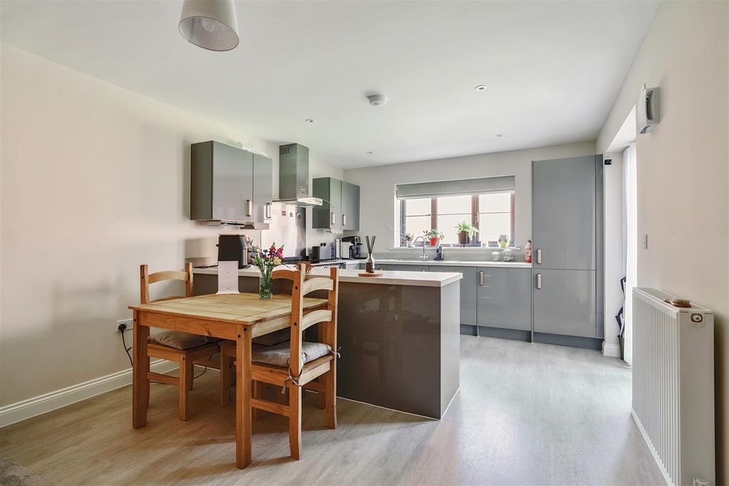 4 bed detached house for saleStrawberry Fields, Easterton SN10 photo 4