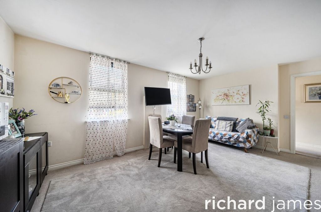 Additional image 7 of 2 bed flat for saleKimmeridge Court, Ripley Road, Old Town SN1