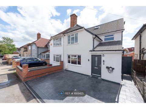St Heliers Avenue, Hounslow TW3
