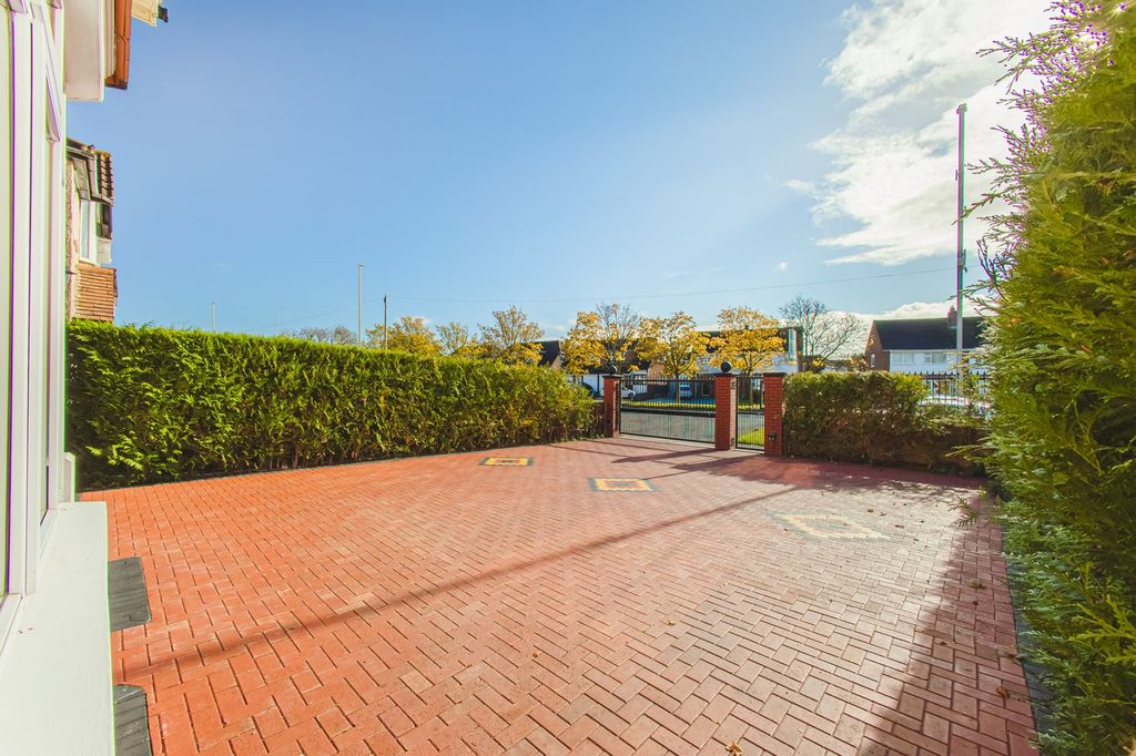 Additional image 34 of 4 bed detached house for saleOxford Road, Swindon SN3