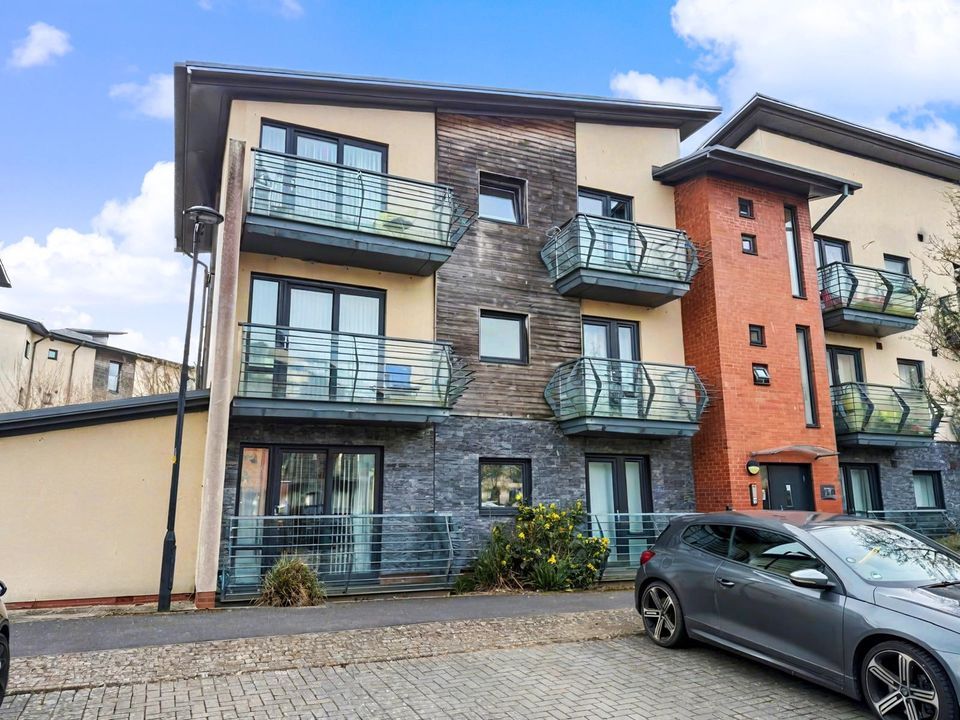 2 bed flat for saleAllen Close, Marlborough Park, Swindon SN3