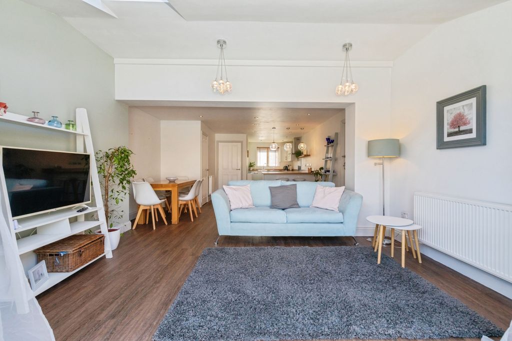 Additional image 6 of 3 bed semi-detached house for saleRoyal Field Close, Chippenham SN14