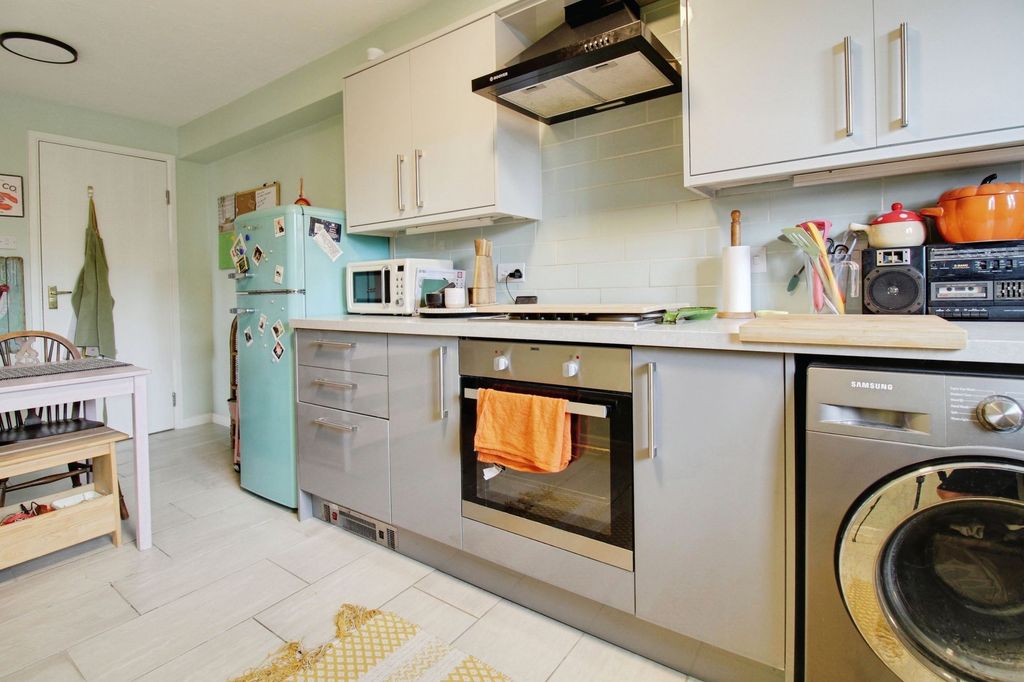 Additional image 10 of 2 bed flat for saleBath Road, Swindon SN1
