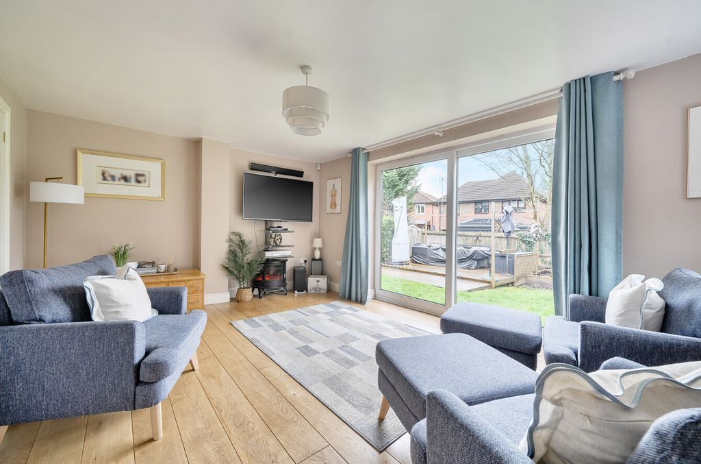 Additional image 4 of 5 bed detached house for saleField Park, Bracknell, Berkshire RG12