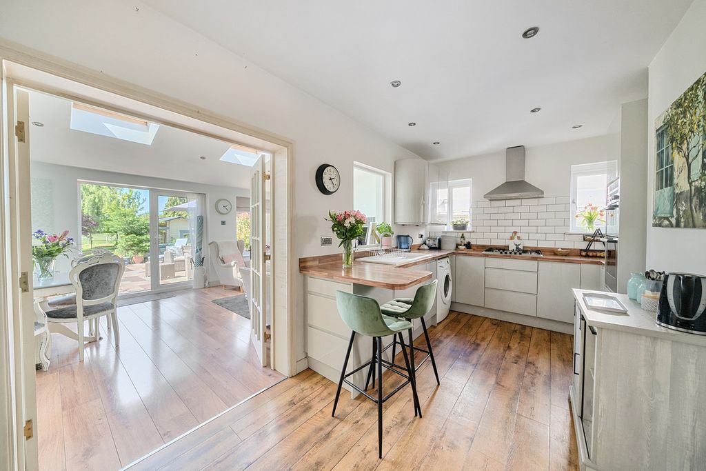 Additional image 8 of 3 bed semi-detached house for saleHatchet Lane, Windsor SL4
