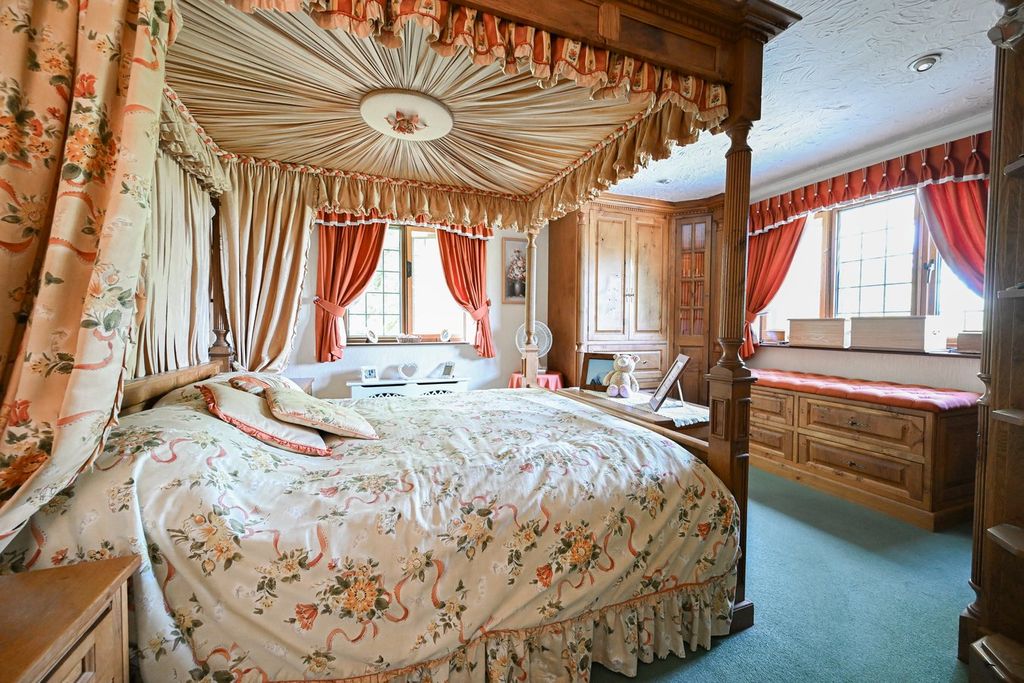 Additional image 8 of 4 bed detached house for saleHale Road, Woodgreen, Fordingbridge SP6