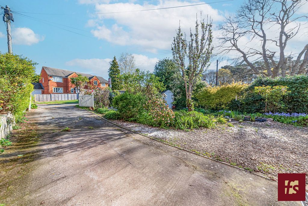 Additional image 11 of 3 bed semi-detached bungalow for saleNapier Road, Crowthorne, Berkshire RG45
