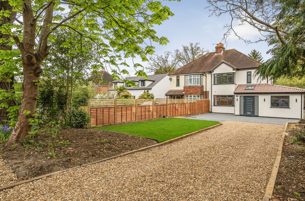 4 bed semi-detached house for saleWokingham Road, Bracknell, Berkshire RG42