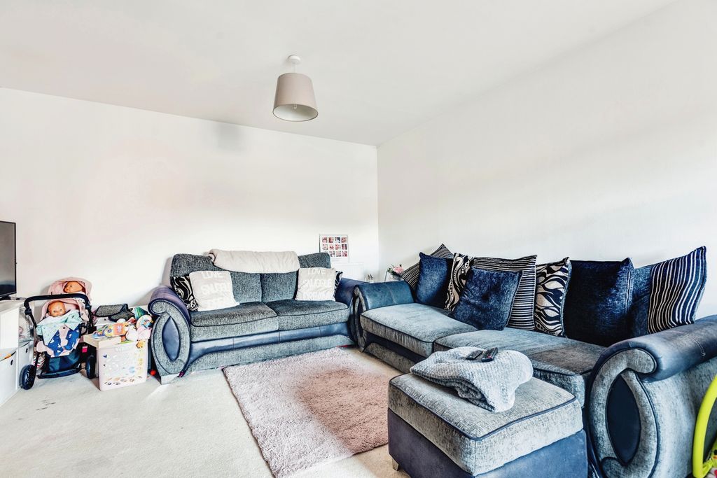Additional image 3 of 2 bed flat for saleStaldon Court, Swindon, Wiltshire SN1
