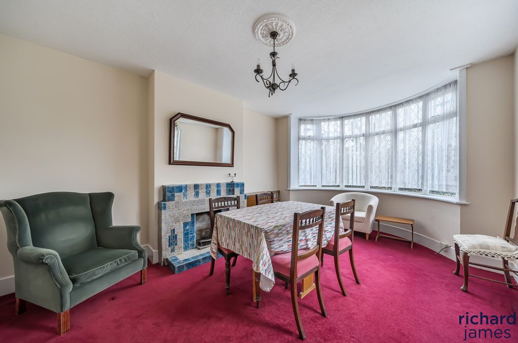 Additional image 2 of 3 bed detached house for saleMarlborough Road, Swindon SN3