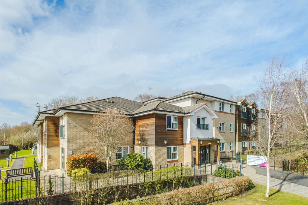 2 bed flat for saleFitzwarren Court, Kingsdown Road, South Marston, Swindon, Wiltshire SN3
