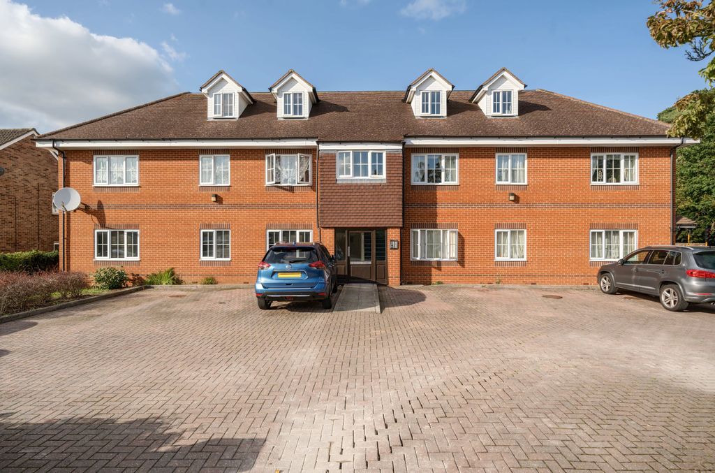 Additional image 8 of 2 bed flat for saleRoebuck Estate, Binfield, Bracknell, Berkshire RG42