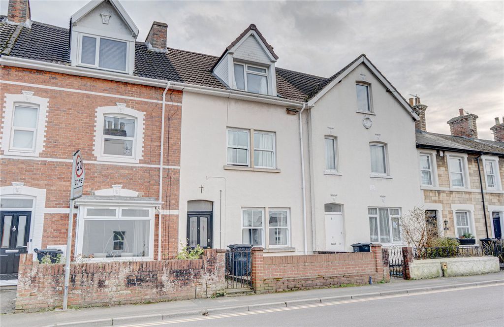 4 bed terraced house for saleLansdown Road, Old Town, Swindon, Wiltshire SN1