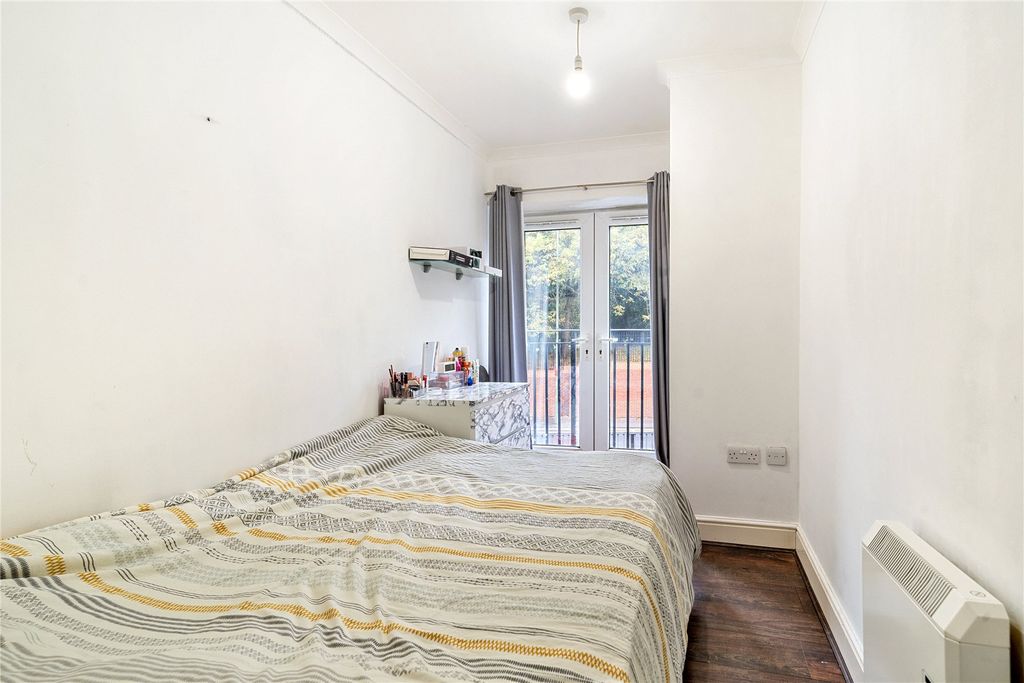 Additional image 9 of 2 bed flat for saleCamberley, Surrey GU15