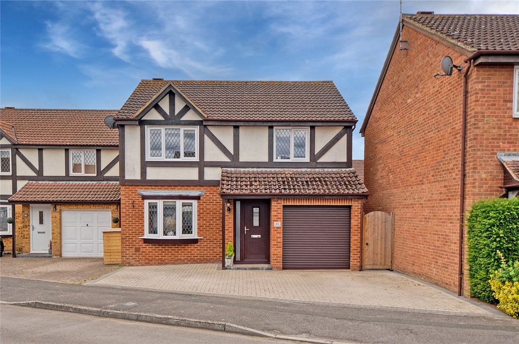 4 bed detached house for saleGifford Road, Stratton, Swindon SN3