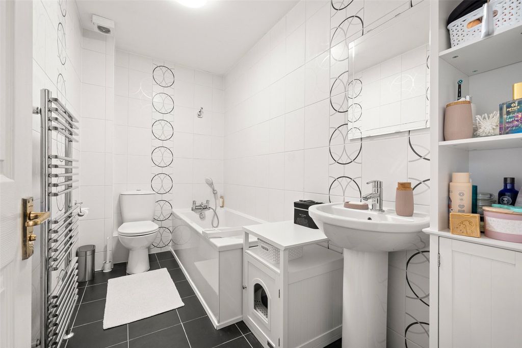 Additional image 11 of 3 bed semi-detached house for saleBroad Lane, Bracknell, Berkshire RG12