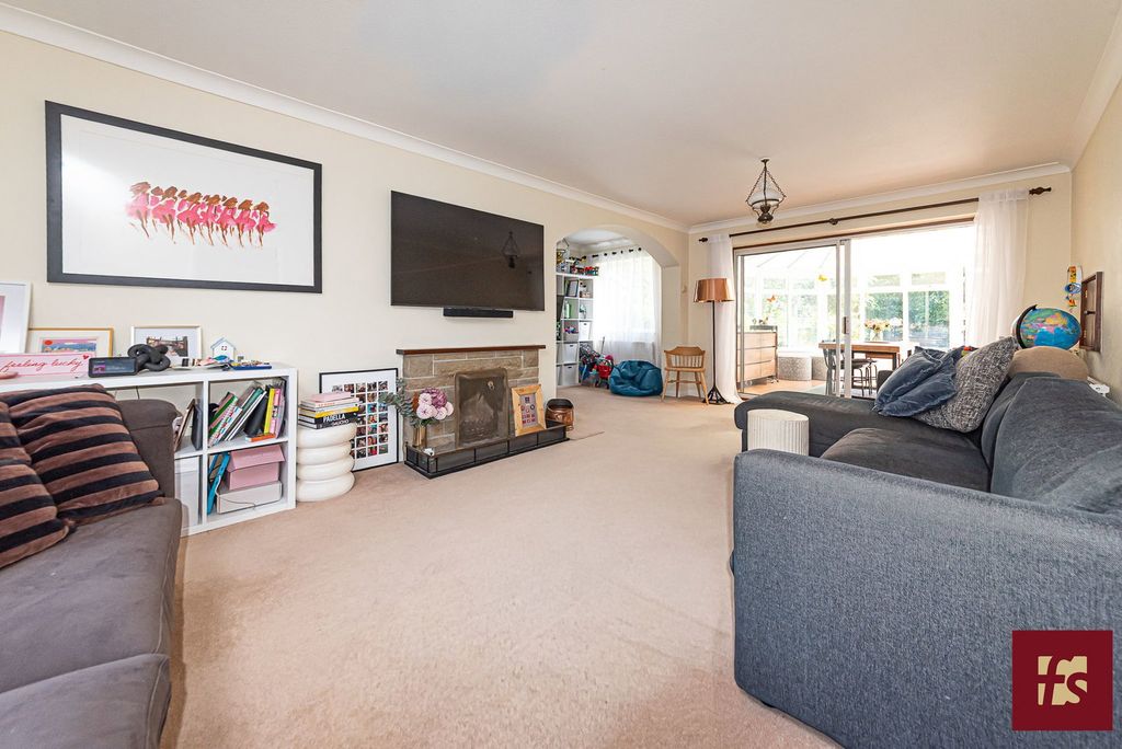 Additional image 2 of 3 bed detached house for saleHillary Drive, Crowthorne, Berkshire RG45