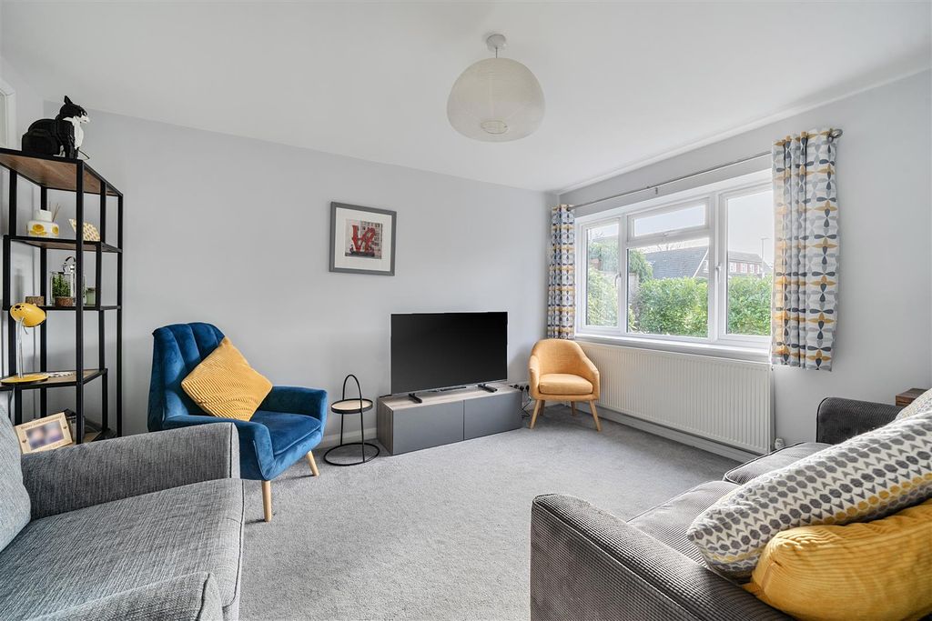 Additional image 4 of 4 bed link detached house for saleLyneham Road Crowthorne, Berkshire RG45