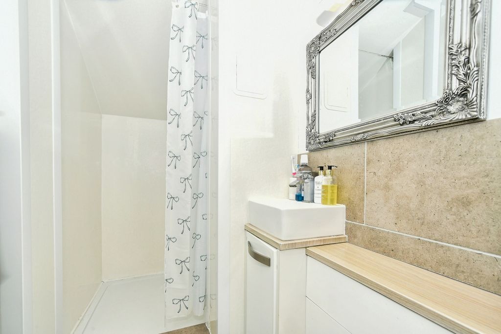 Additional image 8 of 1 bed flat for saleThomas Street, Swindon, Wiltshire SN2