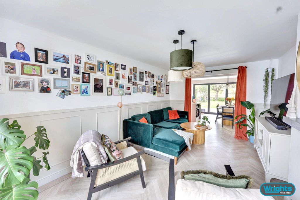 4 bed semi-detached house for saleArnold Noad Corner, Southwick BA14 photo 4